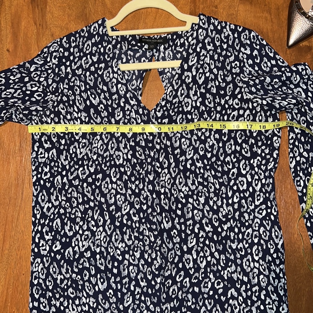 Banana Republic XS button down long sleeve shirt - Picture 2 of 11